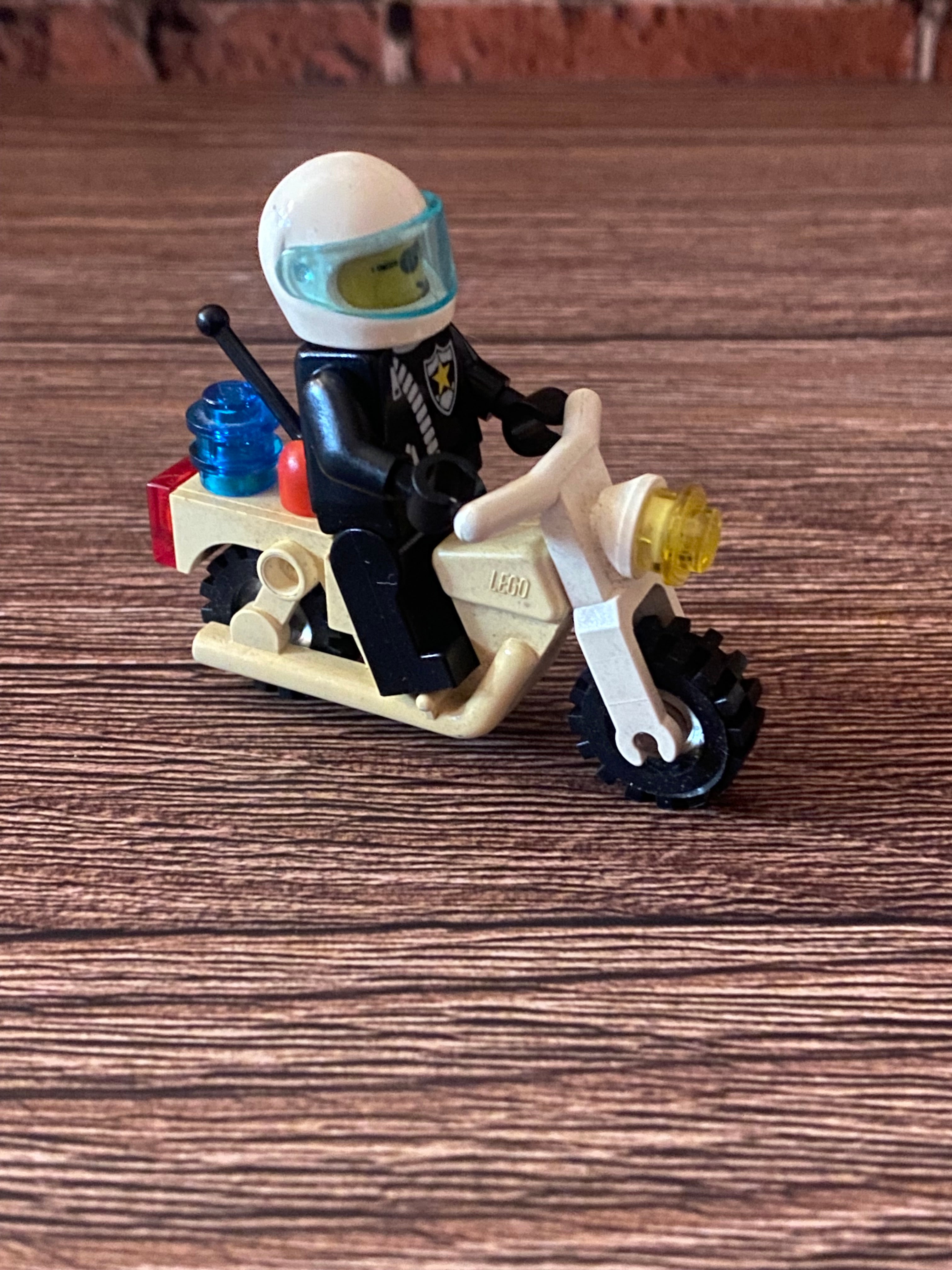 LEGO 6664 Chopper Cops (1993)