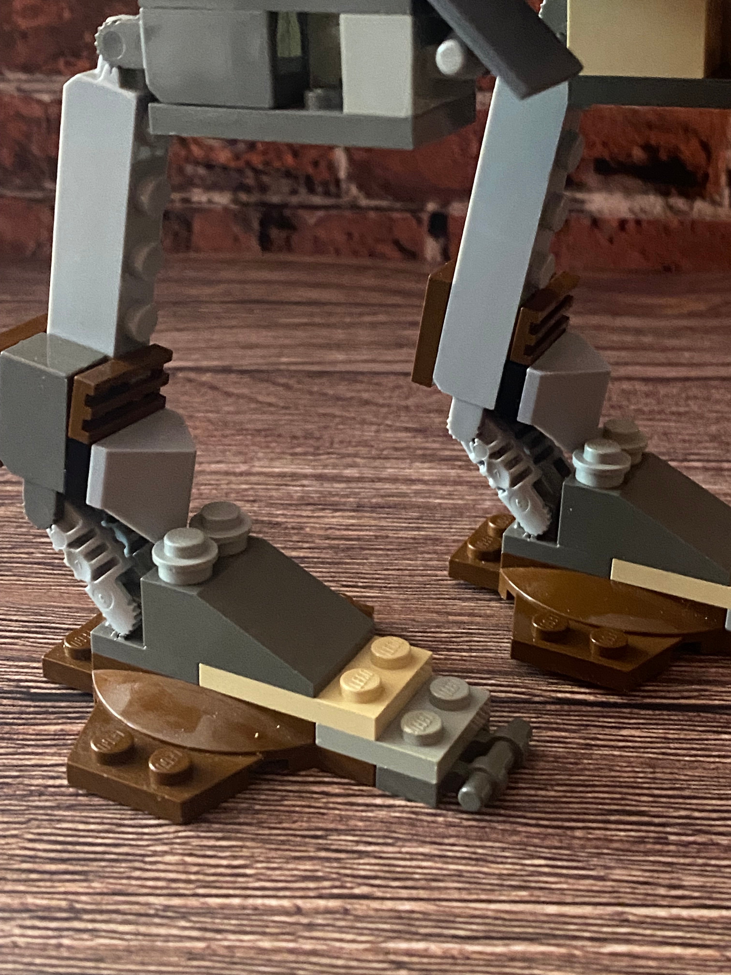 LEGO Star Wars 7127 – Imperial AT-ST (2001)