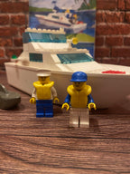 LEGO 4011 Cabin Cruiser (1991)