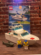 LEGO 4011 Cabin Cruiser (1991)