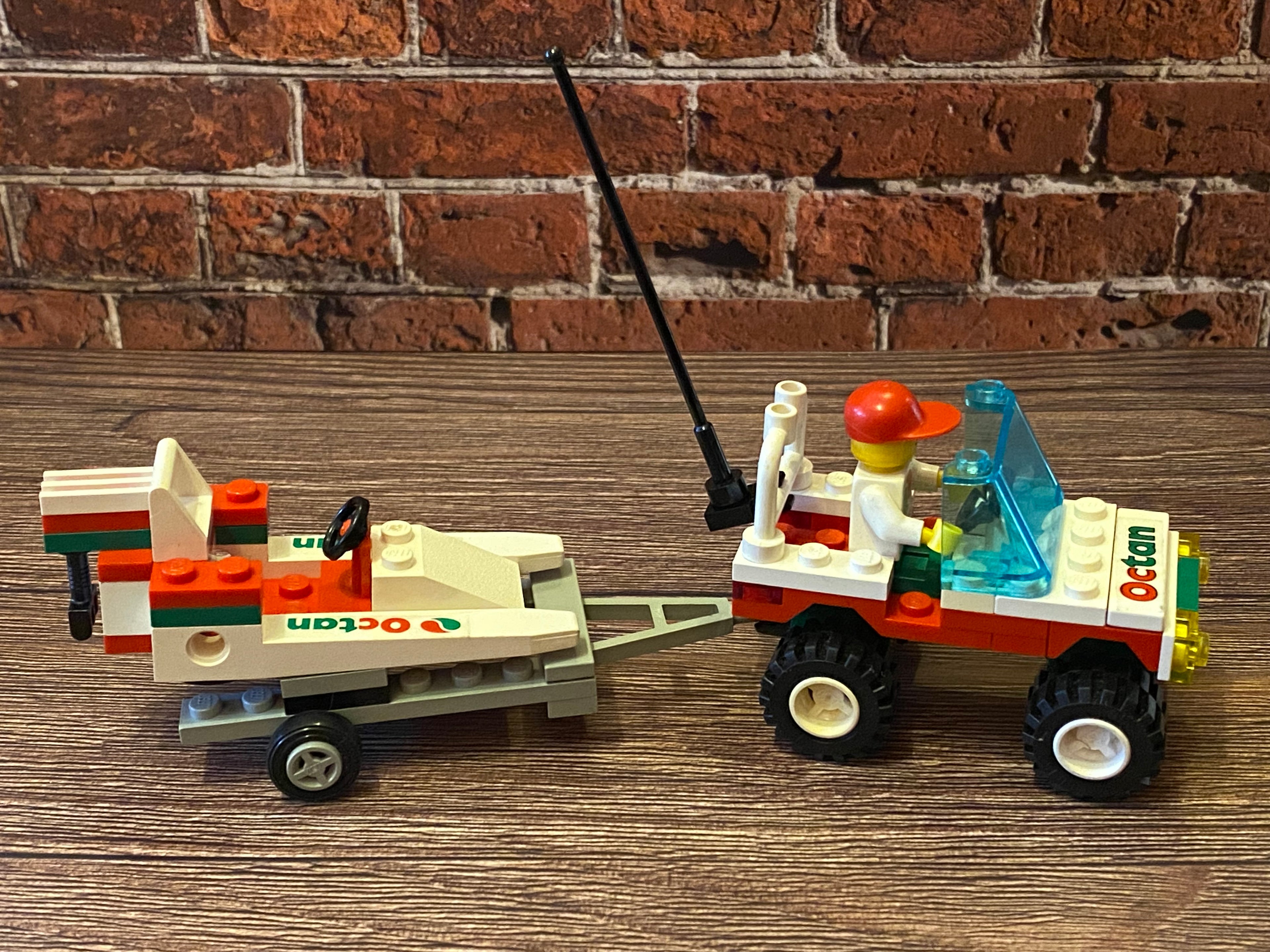 LEGO 6663 Campin' Car (1993)