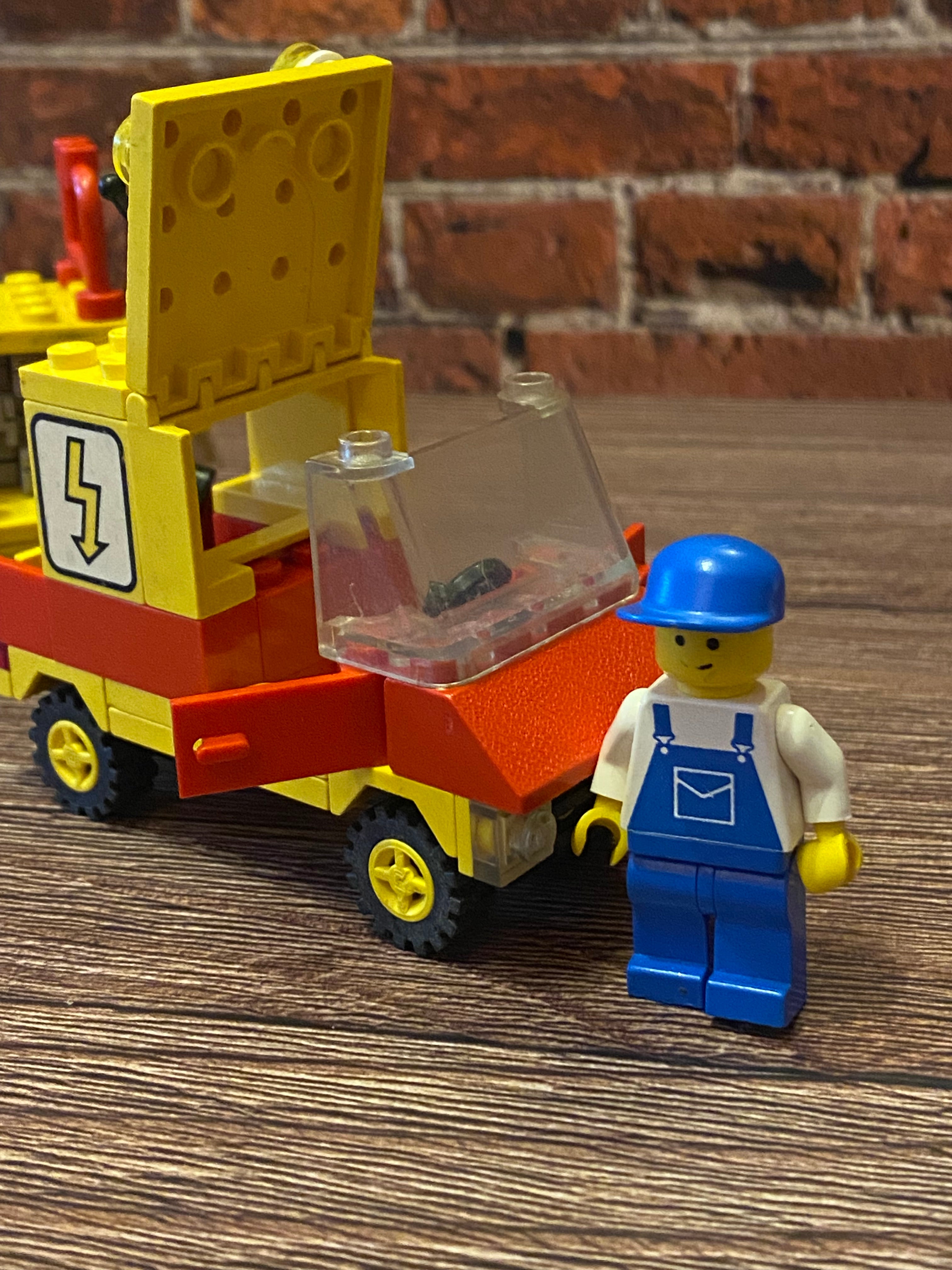 LEGO 6671 Utility Repair Lift (1989)