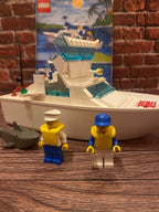 LEGO 4011 Cabin Cruiser (1991)