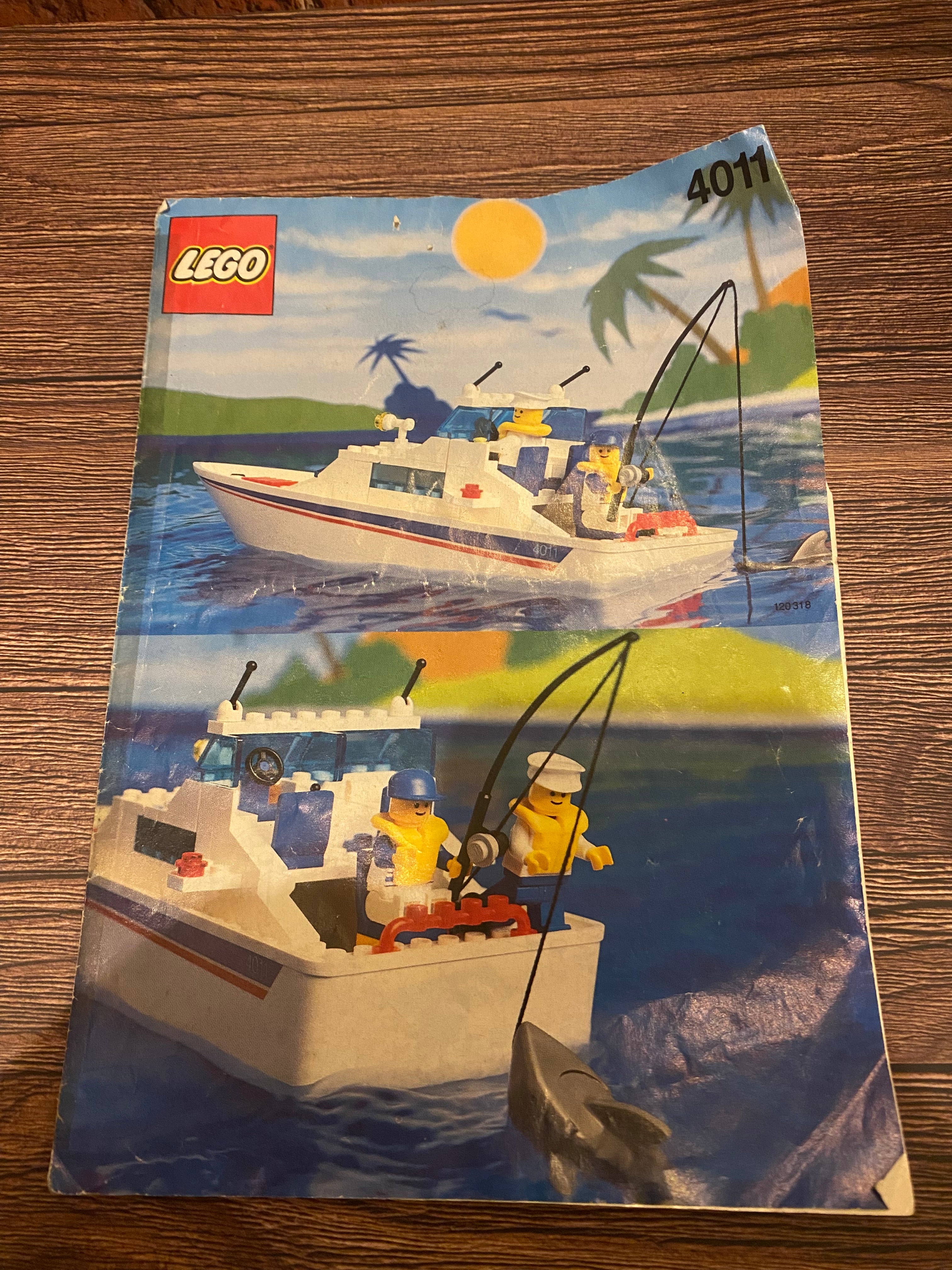 LEGO 4011 Cabin Cruiser (1991)