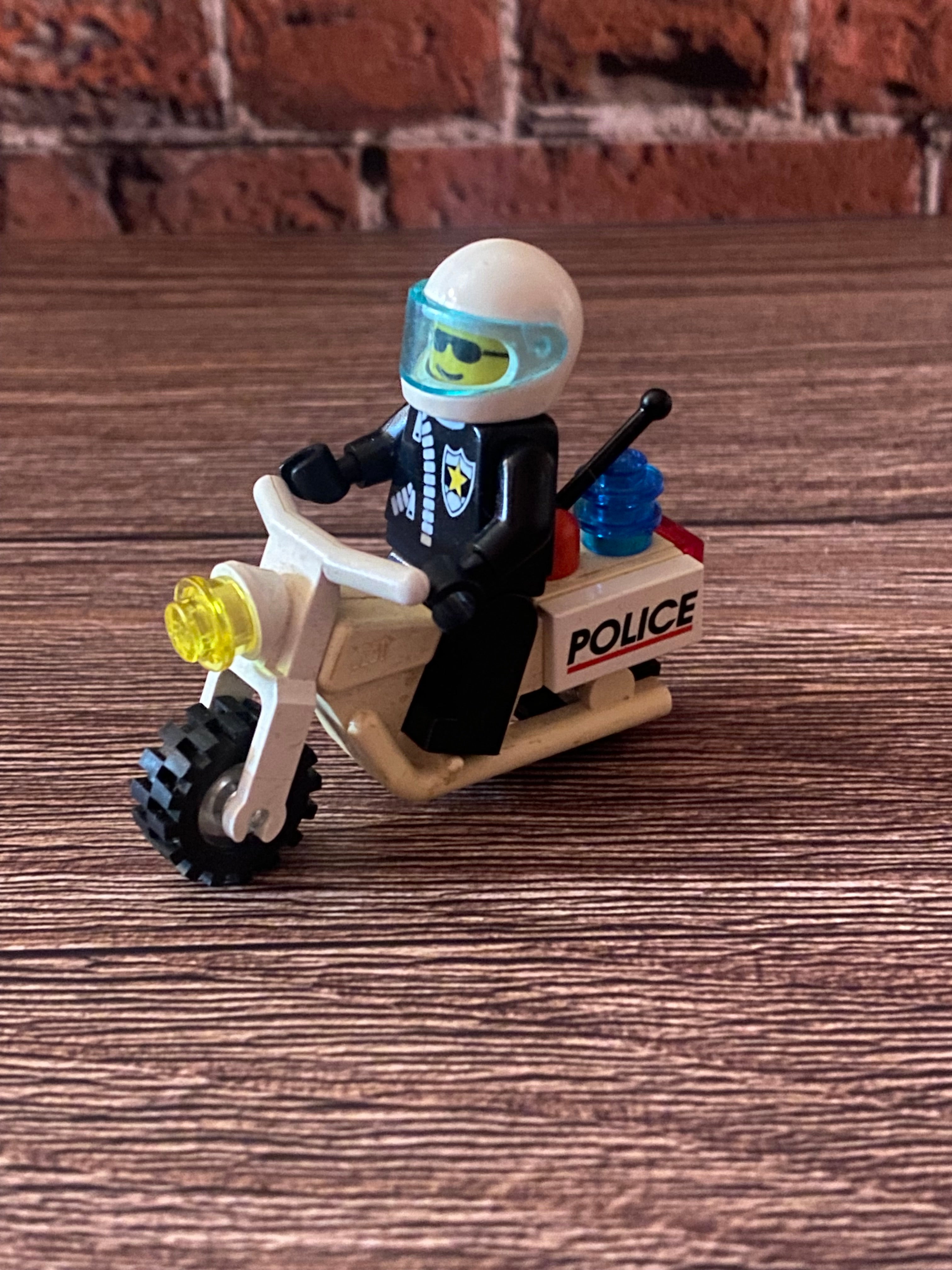 LEGO 6664 Chopper Cops (1993)