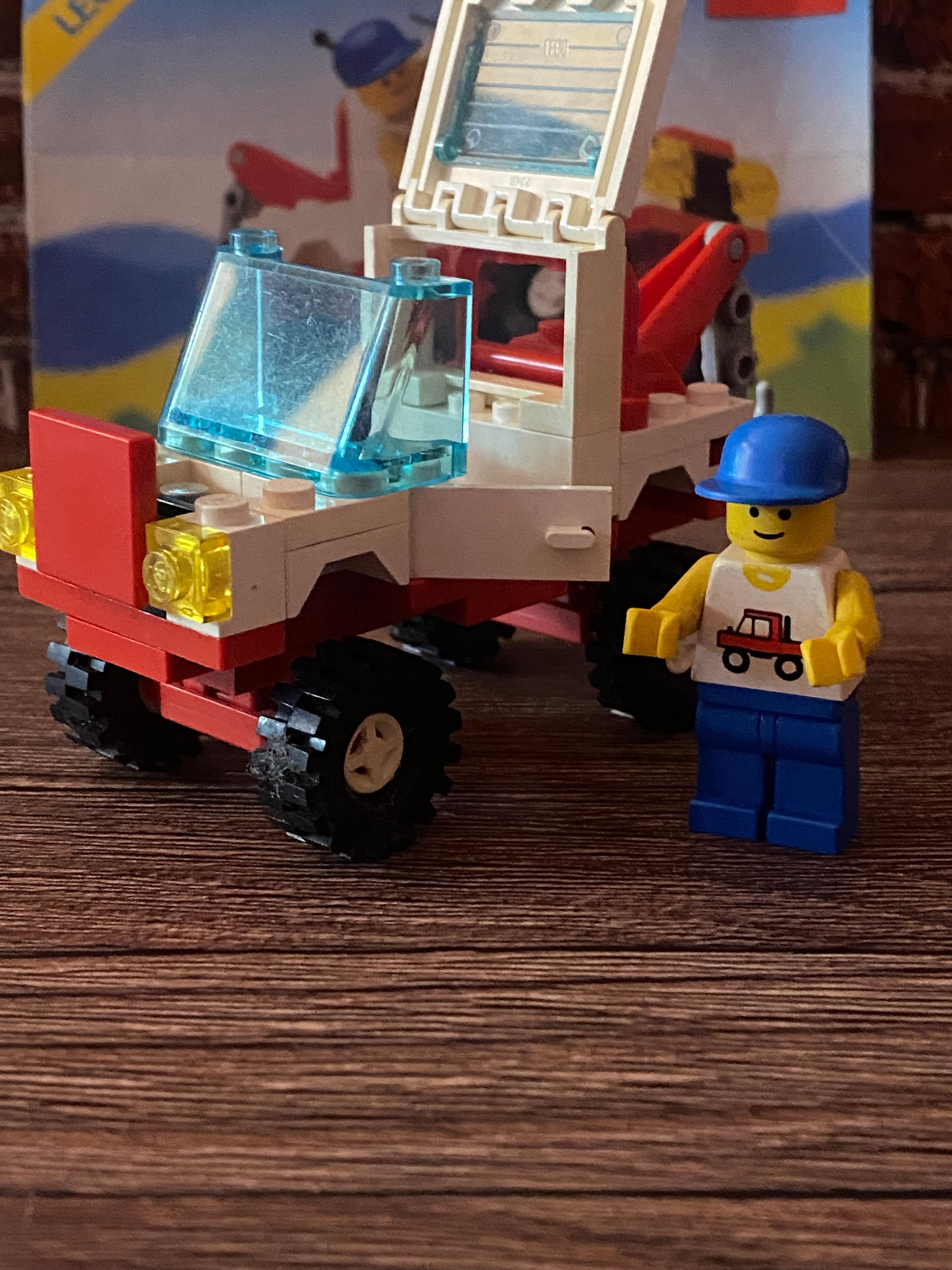 LEGO 6660 Hook and Haul Wrecker (1989)