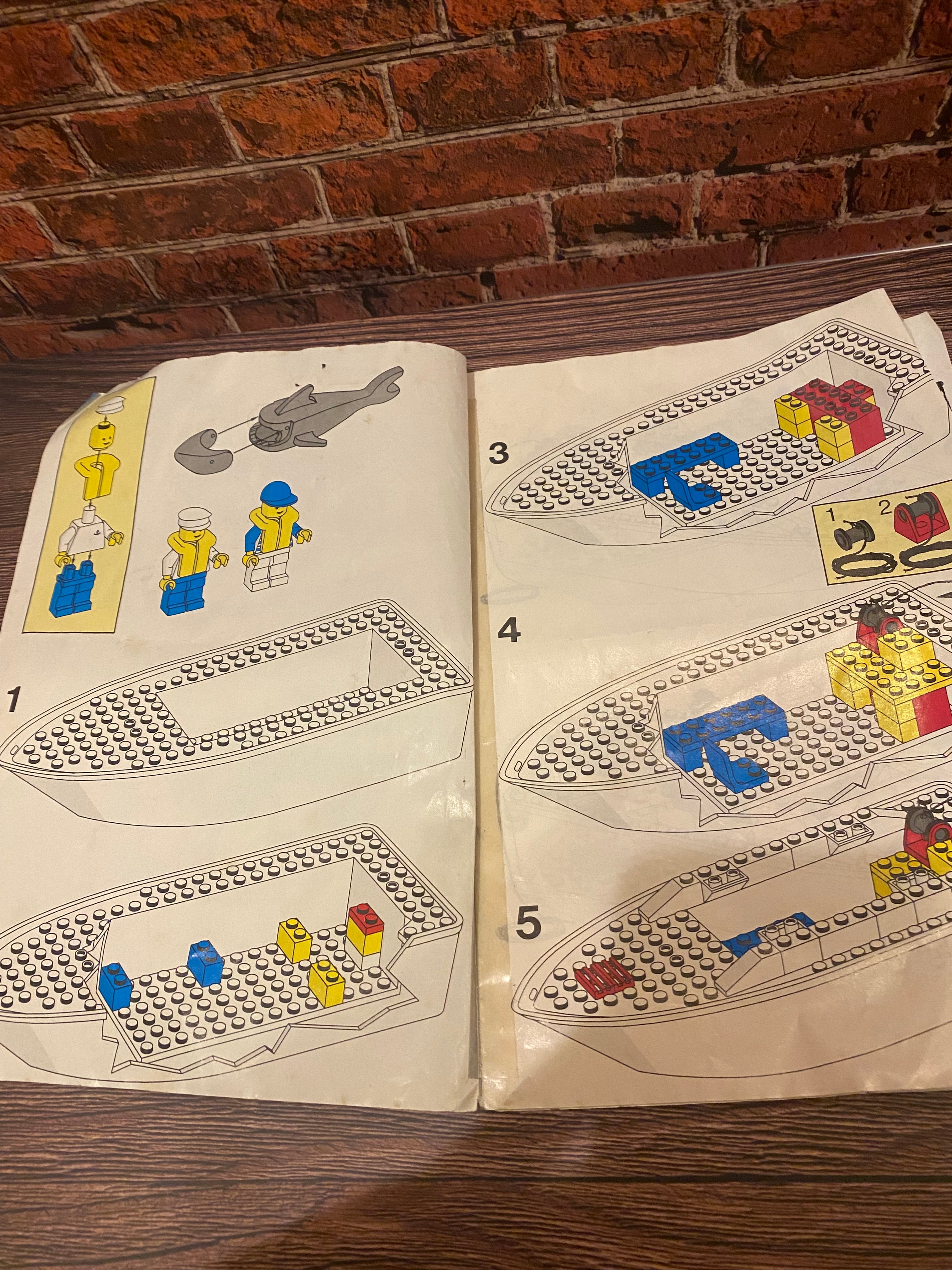 LEGO 4011 Cabin Cruiser (1991)