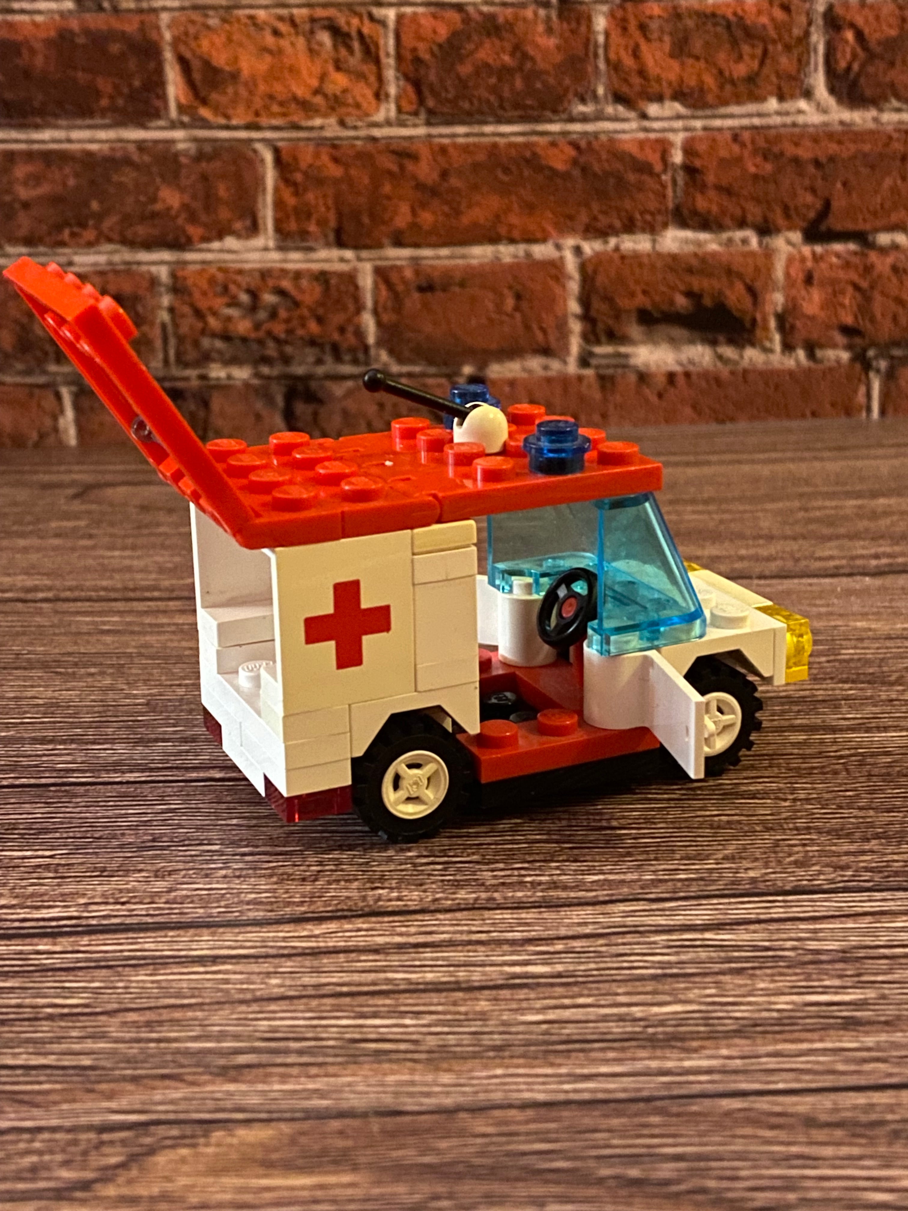 LEGO 6523 Red Cross / Emergency Medical Car (1987)