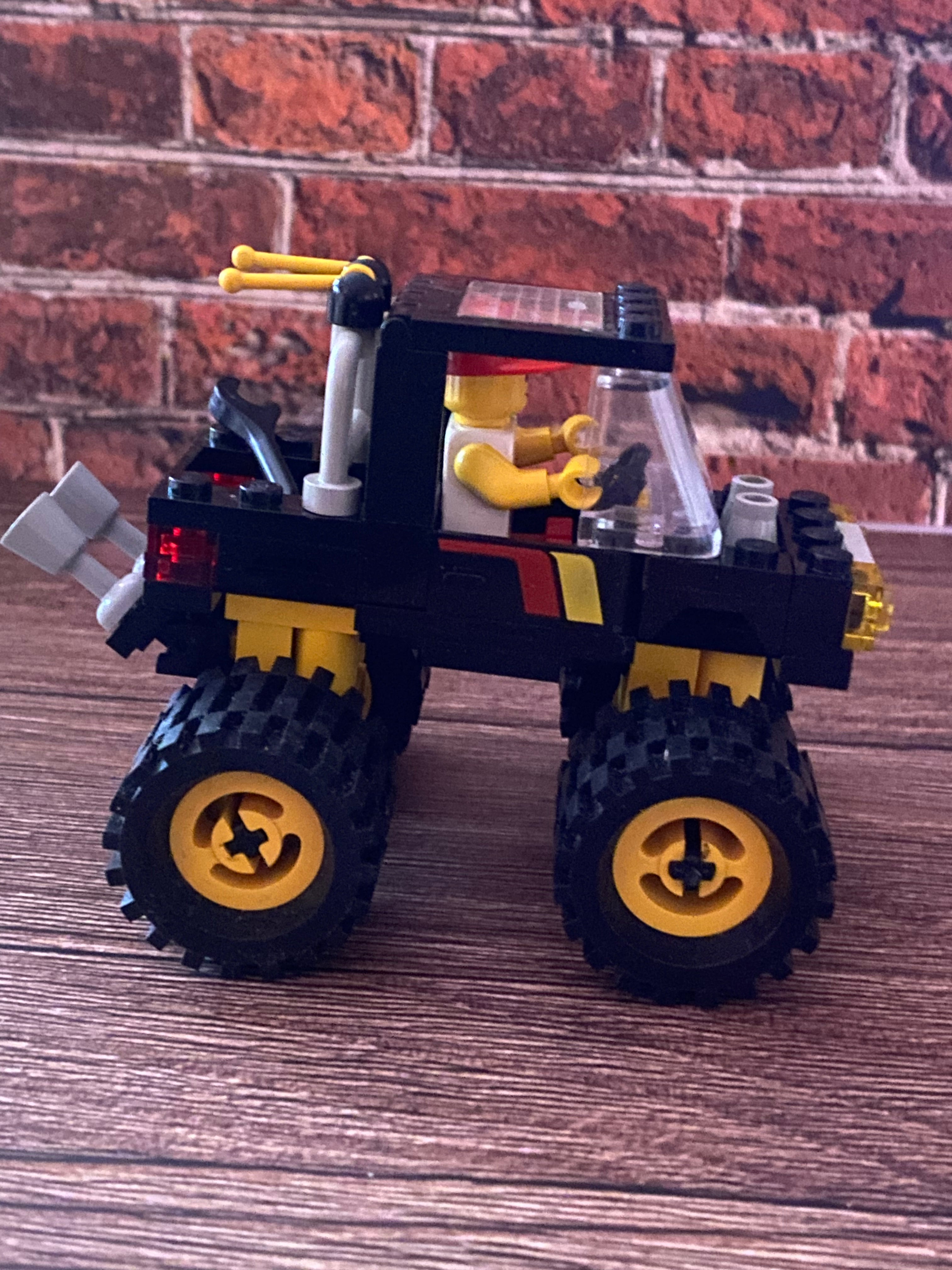 LEGO 6675 Road & Trail 4x4 (1988)