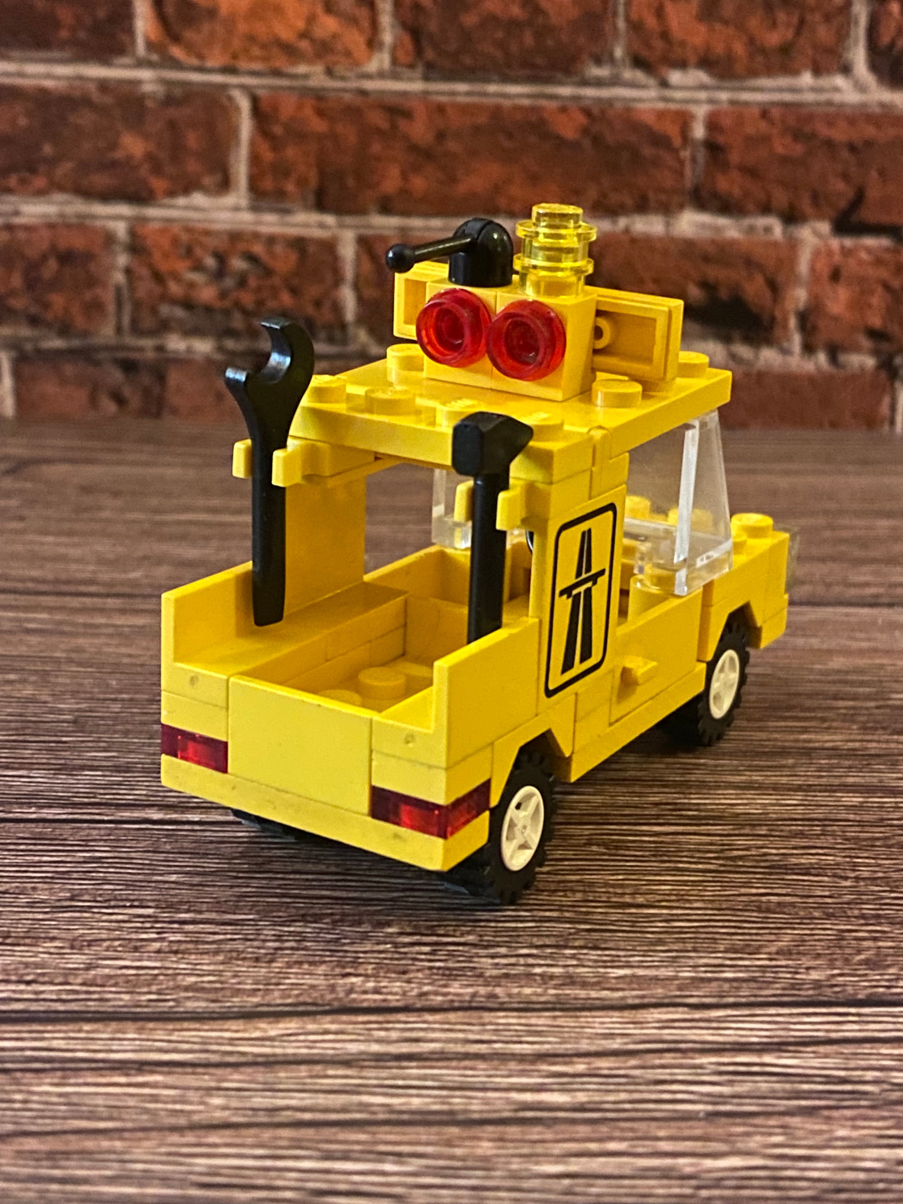 LEGO 6521 Emergency Repair Truck (1987)