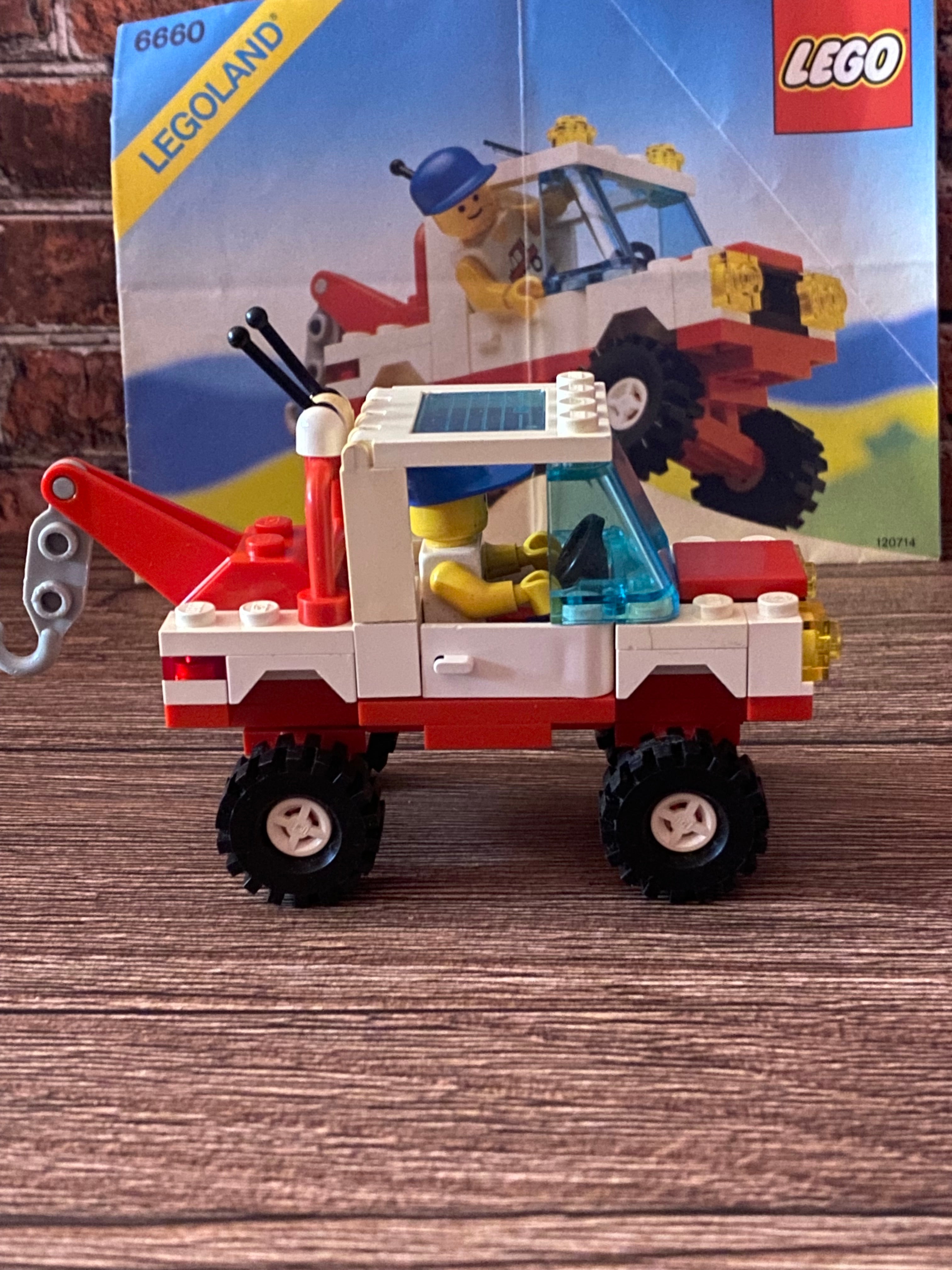 LEGO 6660 Hook and Haul Wrecker (1989)
